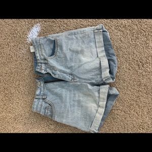 Rolled hem wash denim shorts